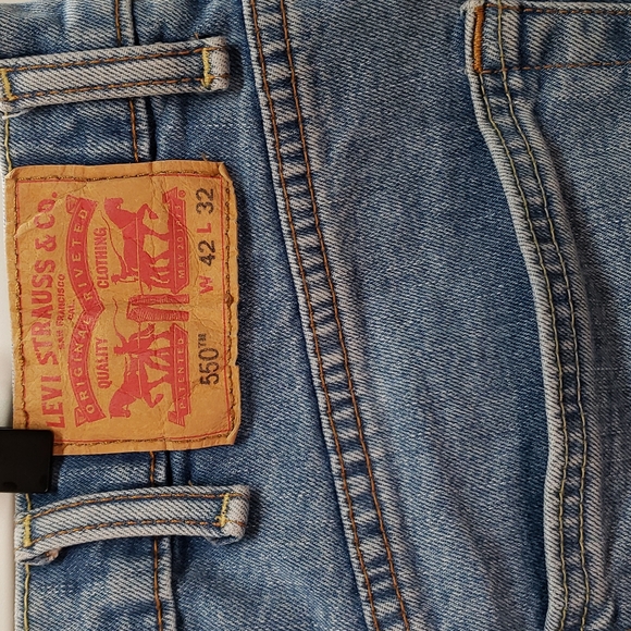 Levi's 550  Size42 by 32 light wash jeans   D27 - Picture 5 of 8
